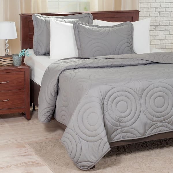 Lavish Home Embossed Silver Solid King Quilt