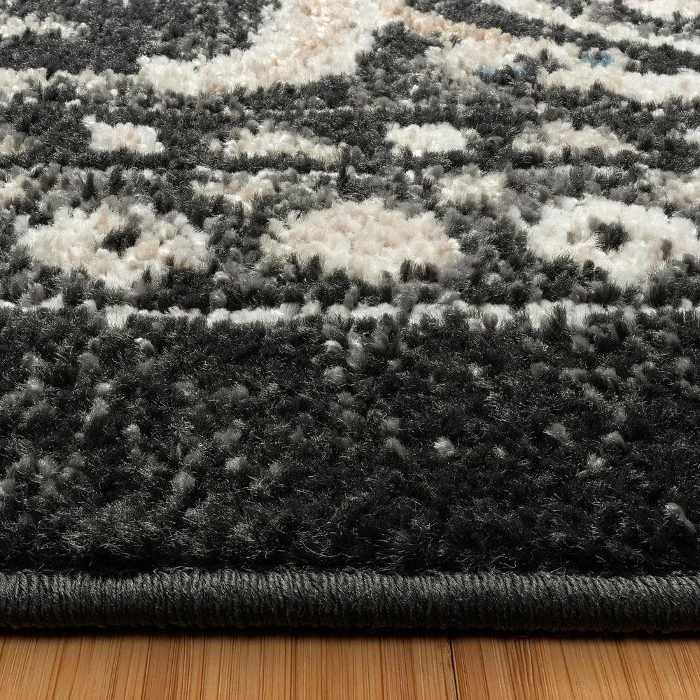 Heirloom Black and Beige Tufted 8' x 10' Synthetic Area Rug