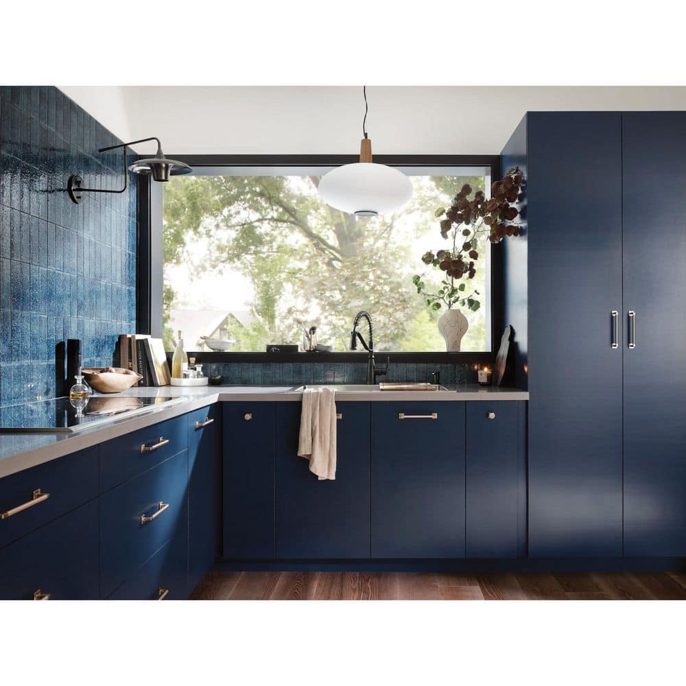 Matte Black Single Handle Pull-Down Kitchen Faucet with Spray