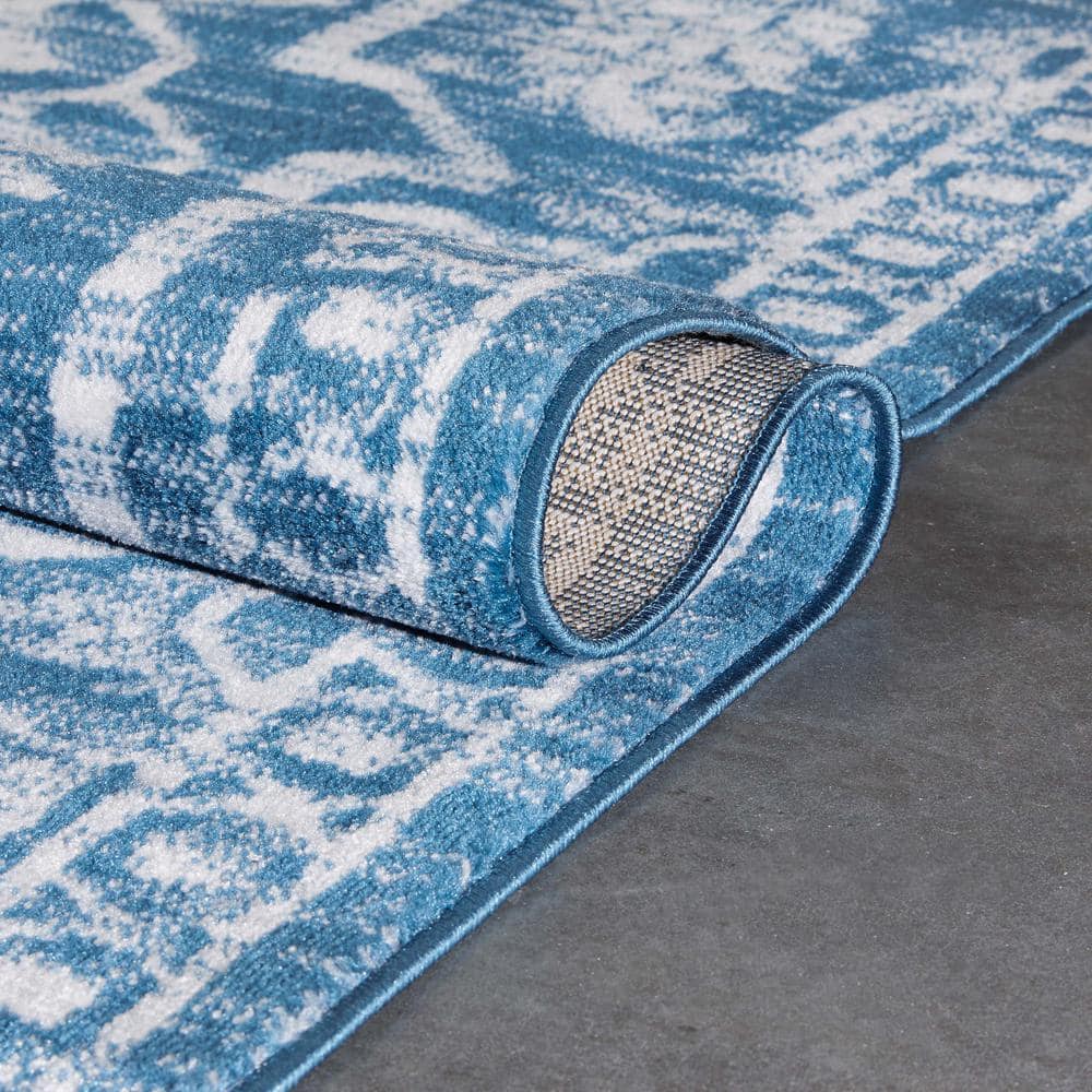 Light Blue Floral Synthetic Reversible 5' x 7' Rug