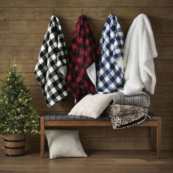 Better homes and gardens holiday best sale edition velvet plush sherpa blanket