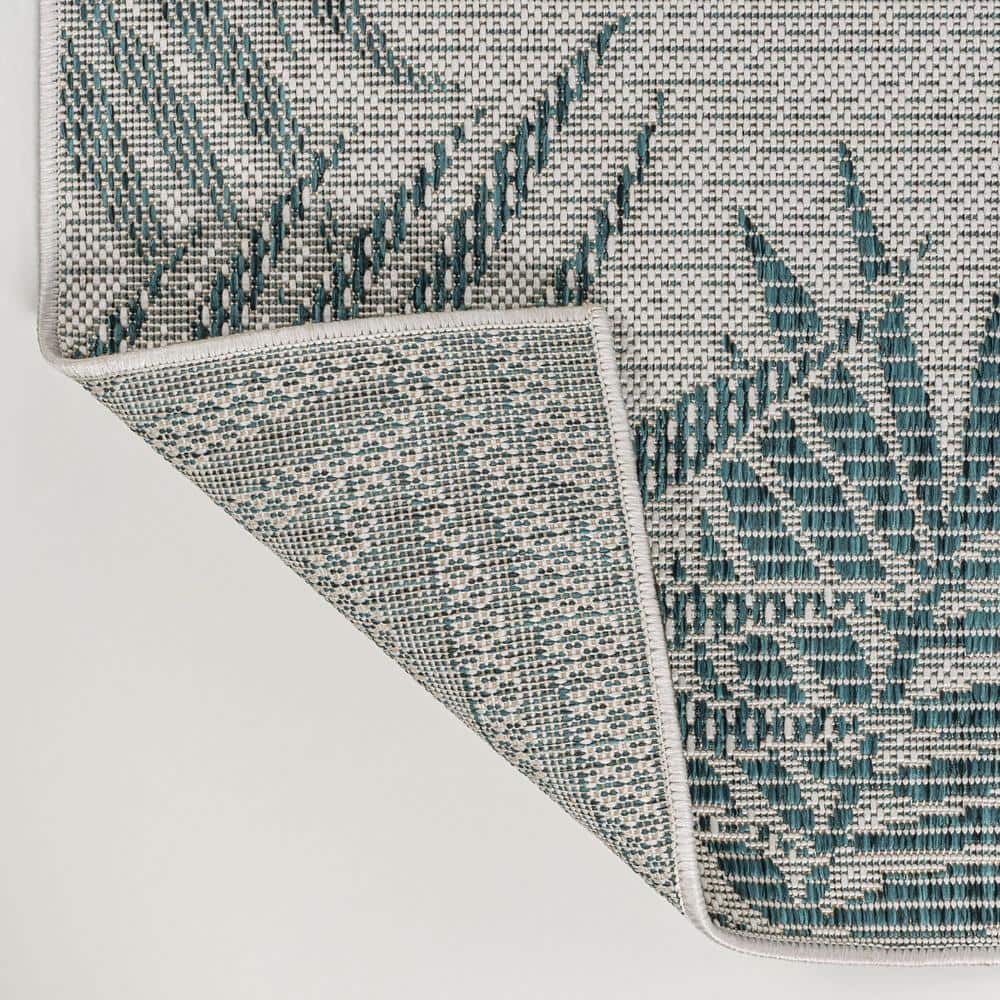 Isla Coastal Blue and Cream Synthetic 4' x 6' Area Rug
