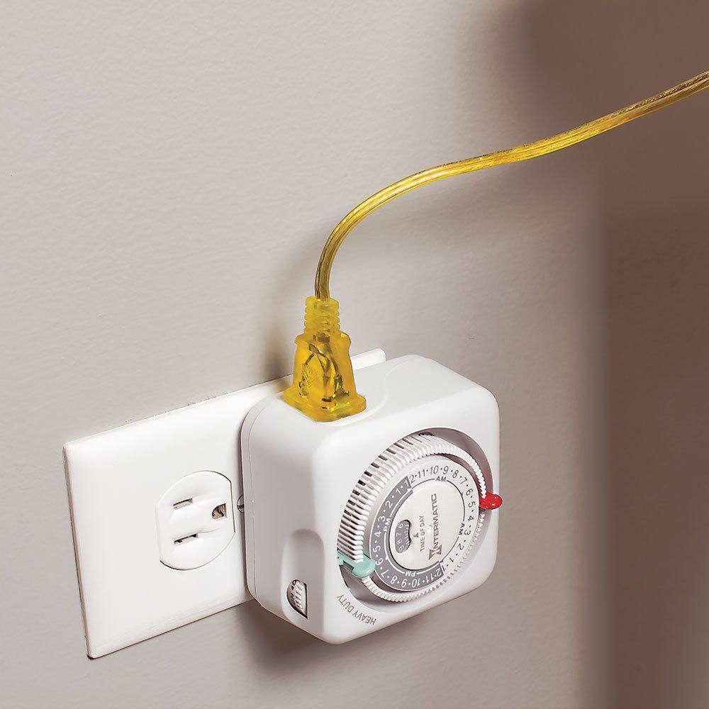Intermatic White Analog Indoor Lamp and Appliance Timer