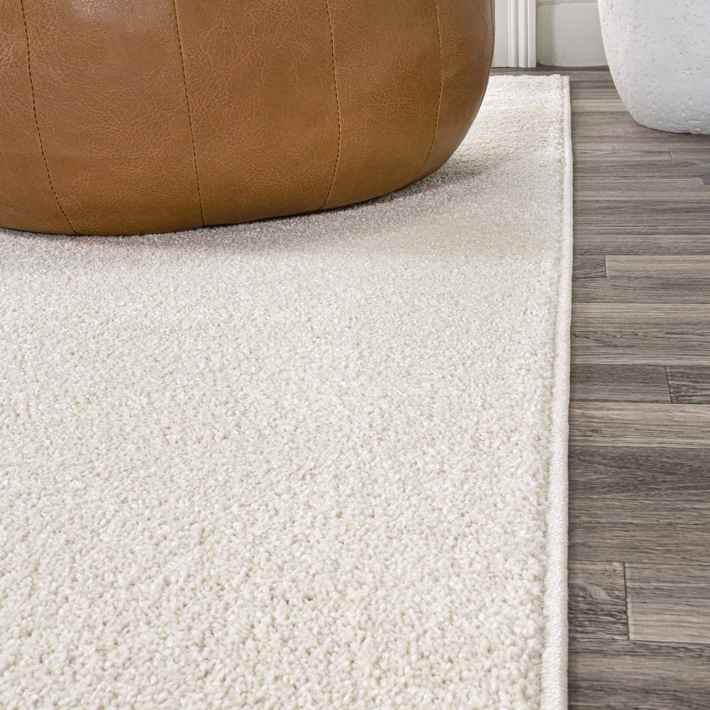 Cream Round Low-Pile Synthetic Area Rug, 4 ft.