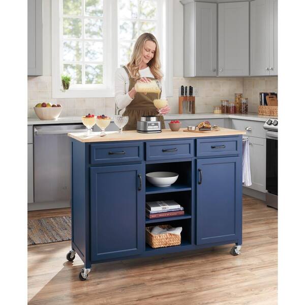 TrafficMaster - Lakeshore Pecan 7 mm T x 7.6 in. W Laminate Wood Flooring (24.2 sqft/case)