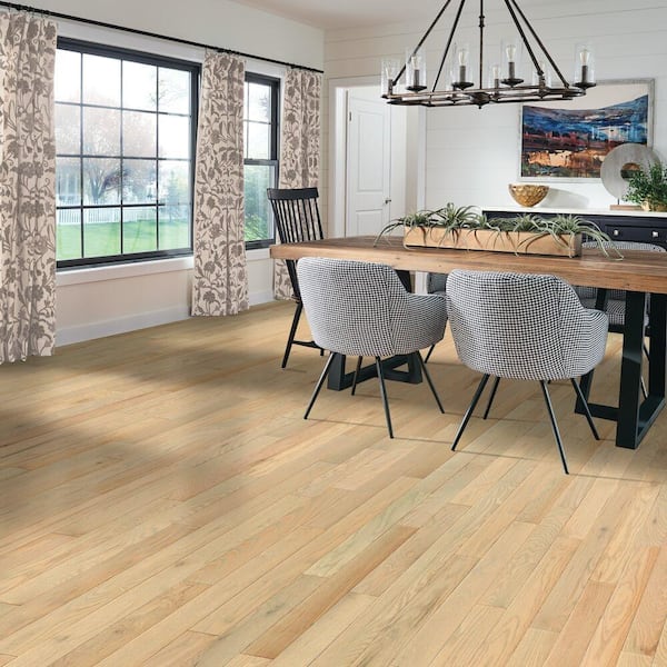 Bruce Plano Light Warmth Red Oak 3/4 in. T x 3-1/4 in. W Smooth Solid Hardwood Flooring (22 sq.ft./ctn)