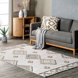 Eilaria High/Low Diamond Tasseled Gray 6 ft. 7 in. x 9 ft. Area Rug