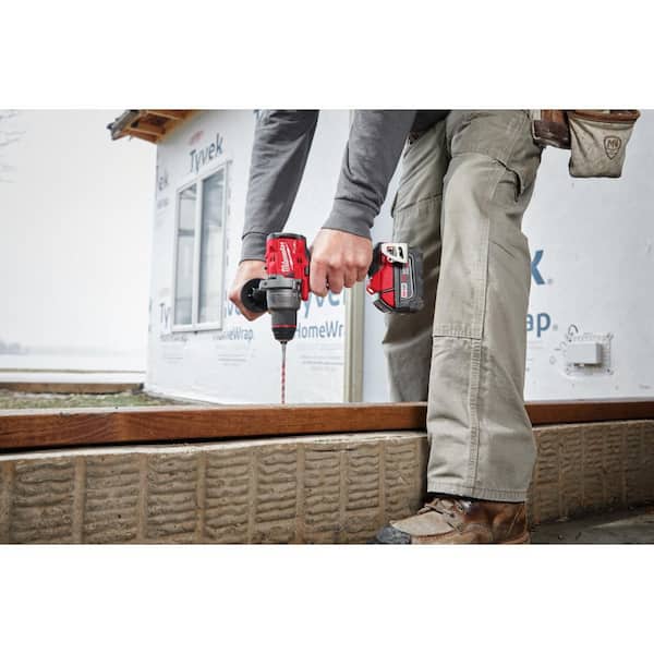 Milwaukee - M18 FUEL 18V Lithium Ion Brushless Cordless 1/2 in. Hammer Drill/Driver with (2) 6Ah High Output Batteries and Charger