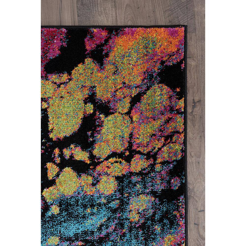 Reversible Abstract Black 5'3" x 7'3" Synthetic Area Rug