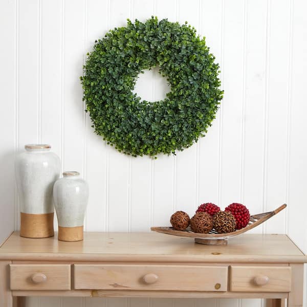 16 in. Frosted Green Artificial Eucalyptus Leaf Foliage Greenery Wreath  83938-FRT-GR - The Home Depot