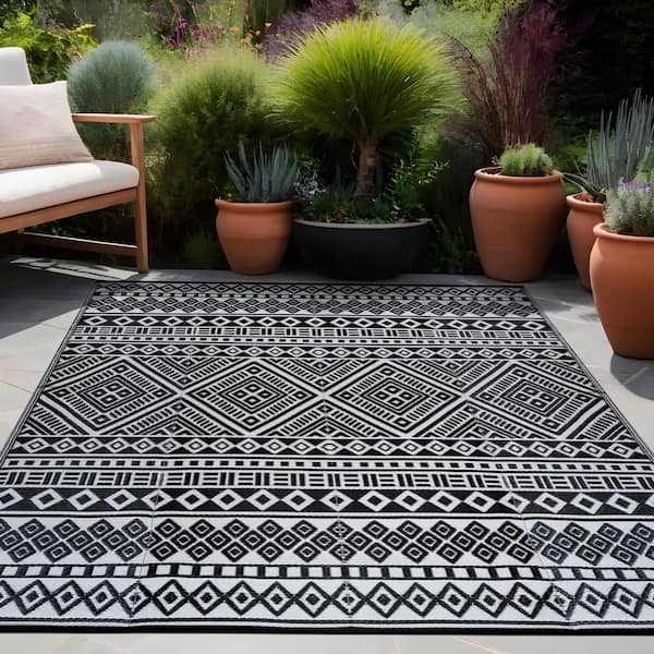 Lightweight White Black 9 ft. x 12 ft. Moroccan Washable Trellis Reversible Indoor Outdoor Area Rug