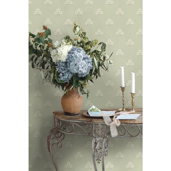 Daisy Motif Sage Green Non-Pasted Wallpaper (Covers 56 sq. ft.)