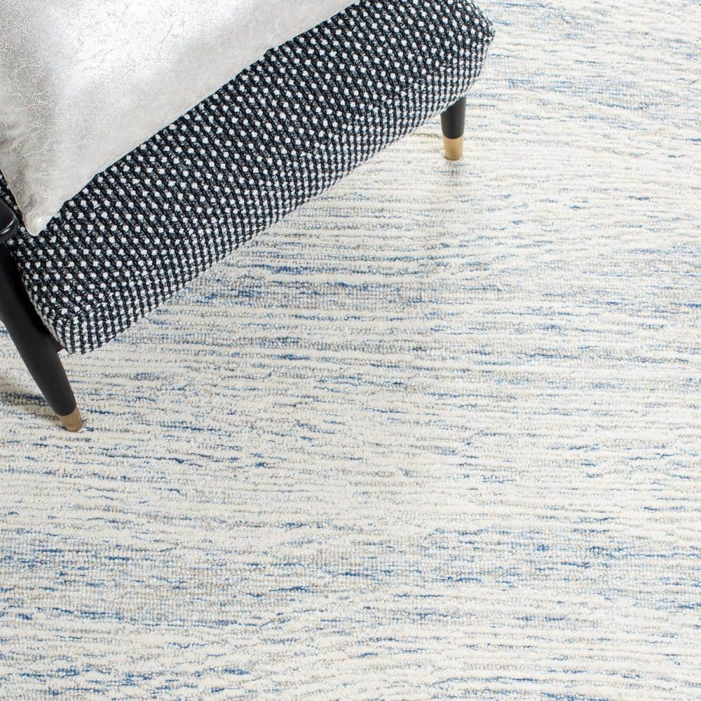 Light Blue Hand-Tufted Wool 4' x 6' Rectangular Rug