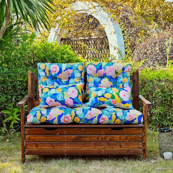 https://images.thdstatic.com/productImages/aa316ab3-cfb2-4eb7-a130-ee18385f1217/svn/outdoor-loveseat-cushions-sltfl18-fa_600.jpg