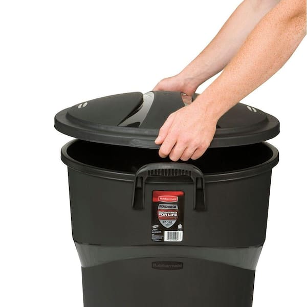 Rubbermaid Roughneck 32 Gal. Black Wheeled Trash Can with Lid 