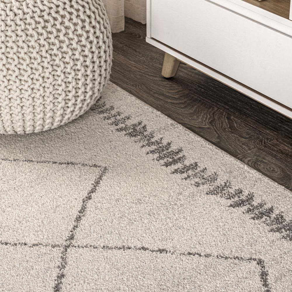 Gray and Ivory Geometric Rectangular Area Rug 3' x 5'