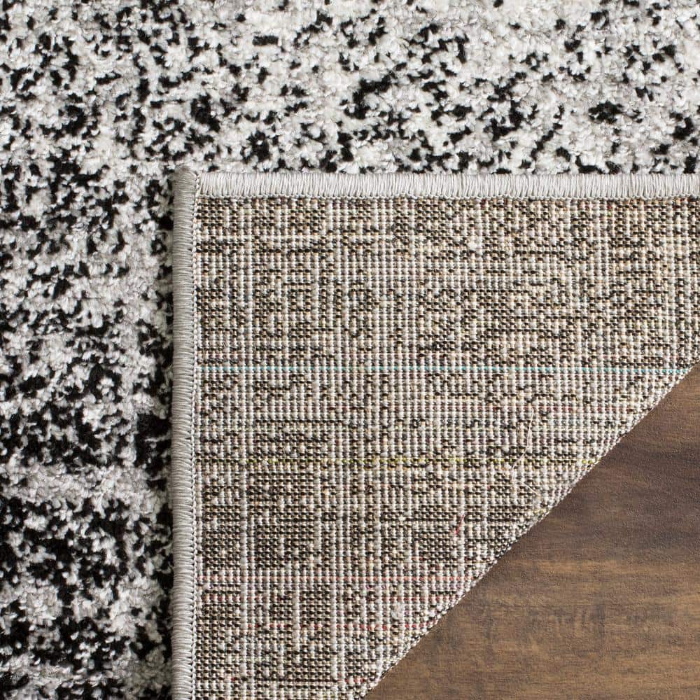 Chic Adirondack Silver & Black Synthetic 3'x5' Area Rug