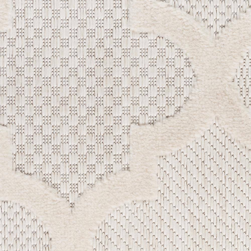Ivory and White Synthetic Trellis Flat Woven 7' x 10' Rug