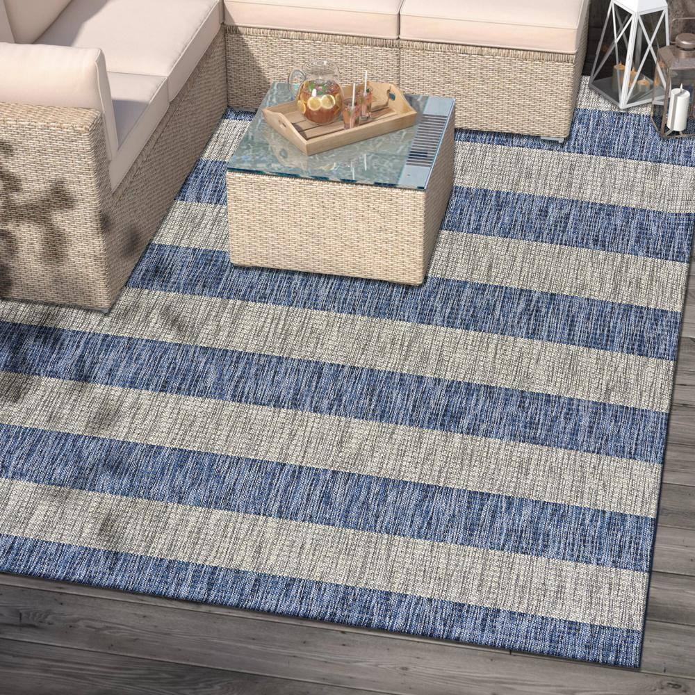 Coastal Charm Gray Synthetic 5' x 7' Indoor/Outdoor Area Rug