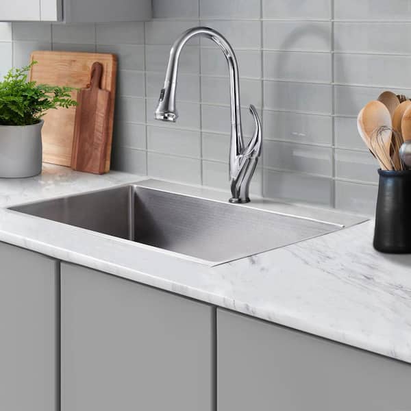 Maincraft Single Handle Pull Down Sprayer Kitchen Faucet in Chrome