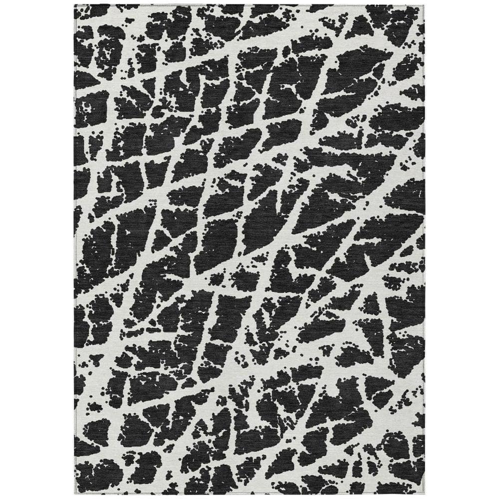 HomeRoots Black and White 3 ft. x 5 ft. Abstract Indoor / Outdoor Area ...