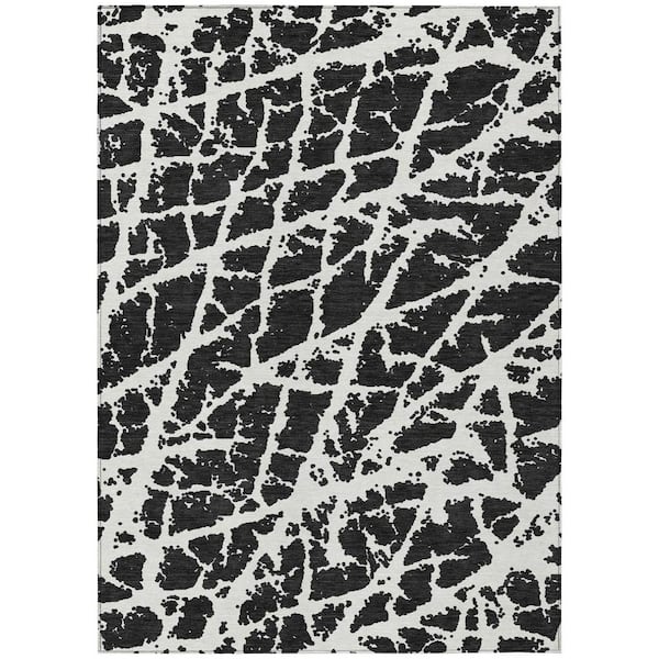 HomeRoots Black and White 3 ft. x 5 ft. Abstract Indoor / Outdoor Area ...