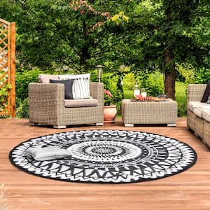 Nuu Black and White 10 ft. Round Moroccan Polypropylene Indoor/Outdoor Area Rug