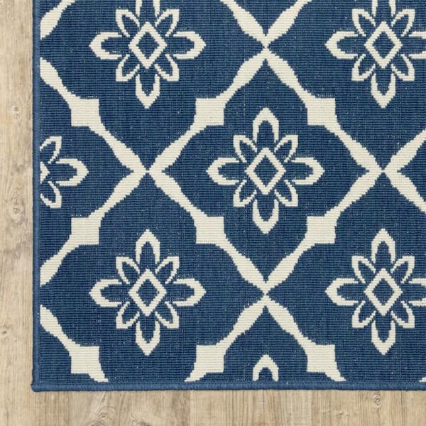 Blue, Ivory 5 ft. x 8 ft. Loomed Floral Polypropylene Rectangle Indoor/Outdoor Area Rug