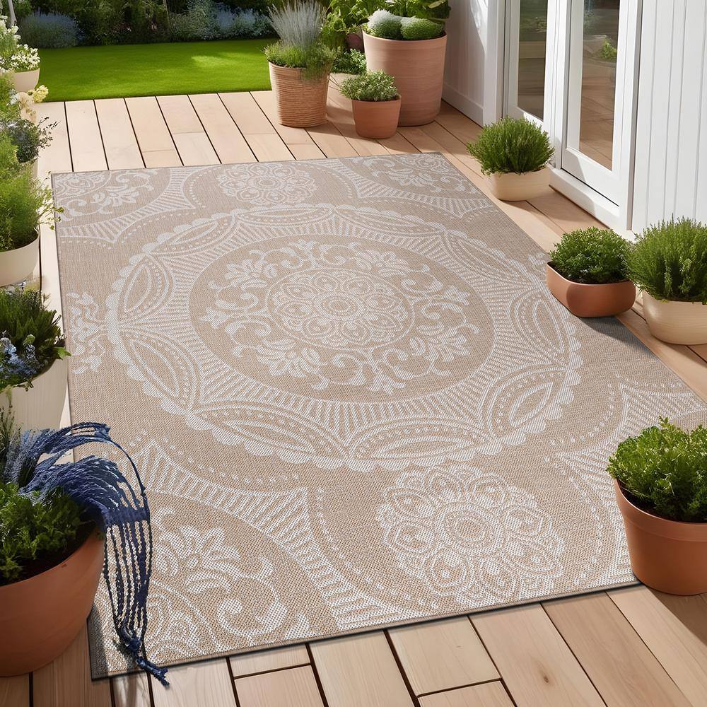 Beige and White Medallion Synthetic Indoor/Outdoor Rug 8' x 10'