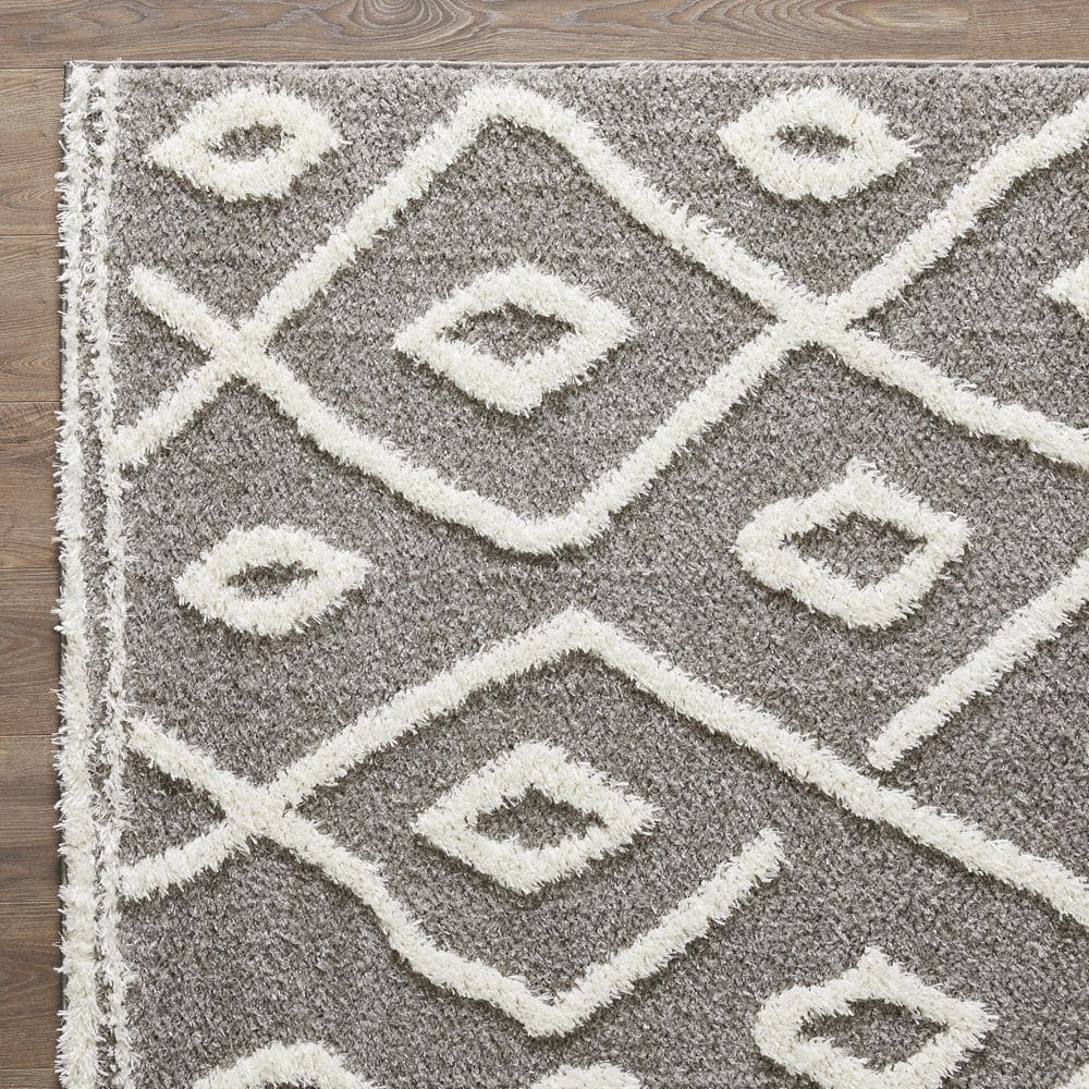 Gray Diamond Pattern 8' x 10' Synthetic Area Rug
