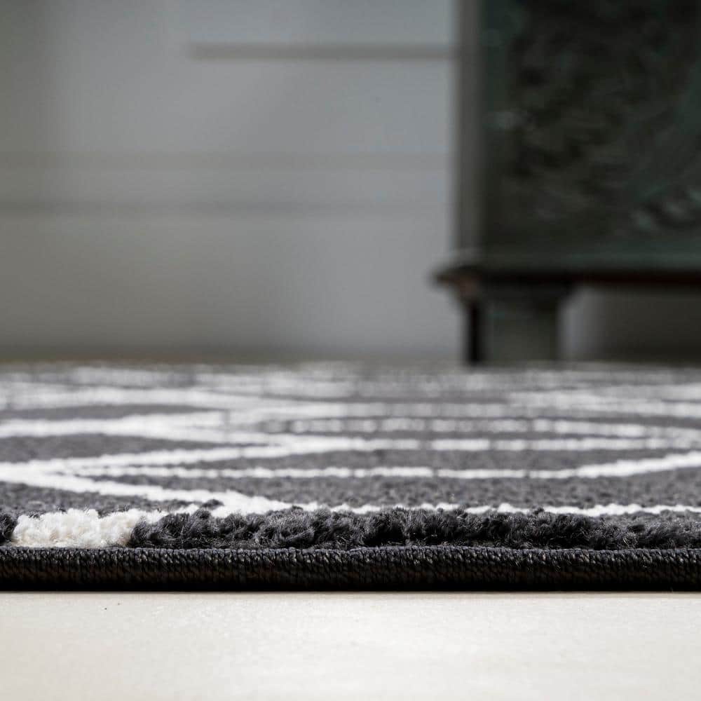 Black and White Geometric Mid-Century Modern Area Rug 4 x 6
