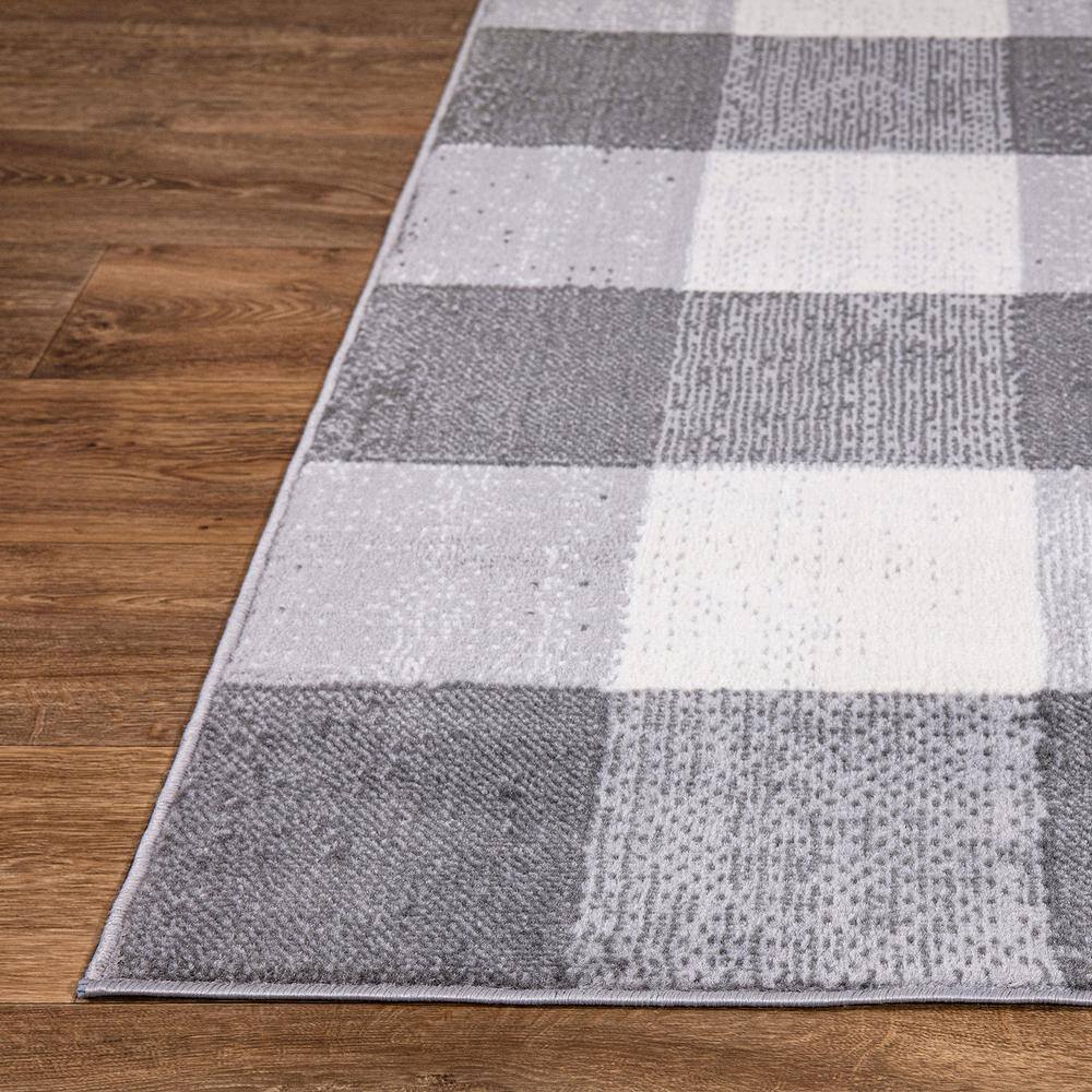 Gray and White Geometric Plaid Synthetic Area Rug 5' x 7'