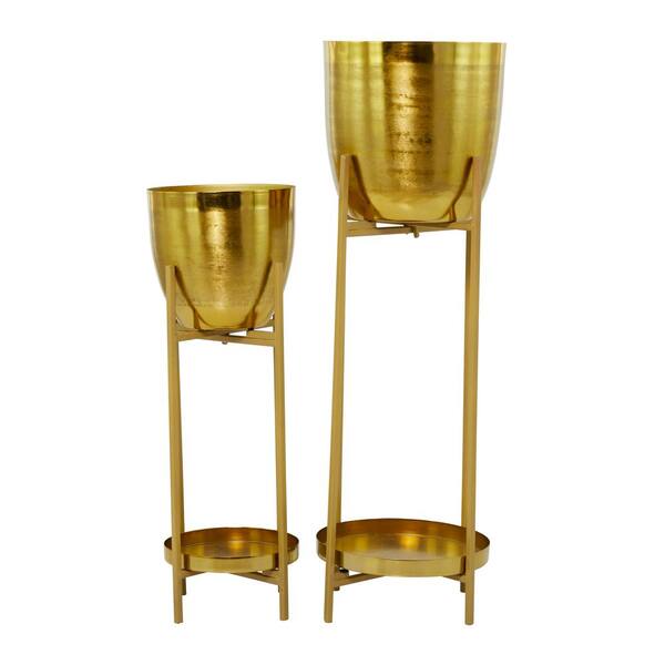 CosmoLiving by Cosmopolitan 32 in. and 24 in. Extra Large Gold Metal
