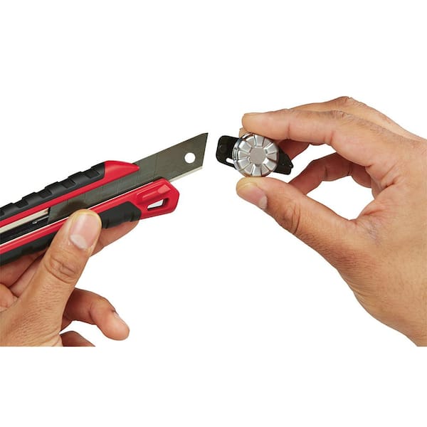 Milwaukee Tool - Utility Knives, Snap Blades & Box Cutters; Blade Type:  Utility; Handle Material: Aluminum, Metal; Blade Material: Steel; Blade  Length (Decimal Inch): 2.4000 - 64478605 - MSC Industrial Supply