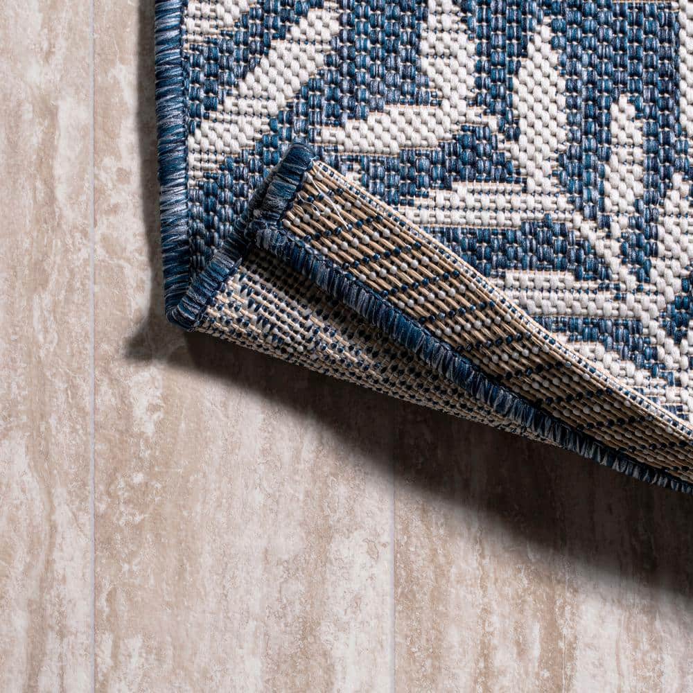 5' x 8' Navy and Ivory Palm Frond Indoor/Outdoor Area Rug