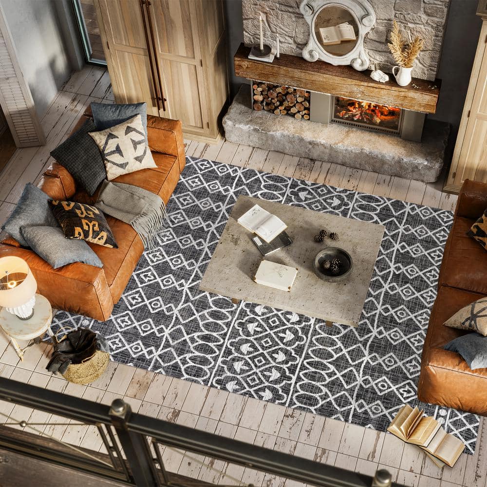 Handmade Rectangular Black/Ivory Diamond Synthetic Area Rug