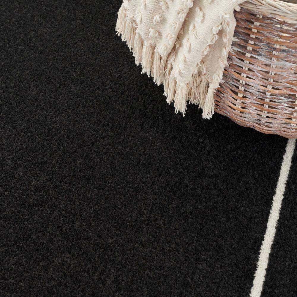 Black Ivory Rectangular 4' x 6' Synthetic Indoor/Outdoor Rug