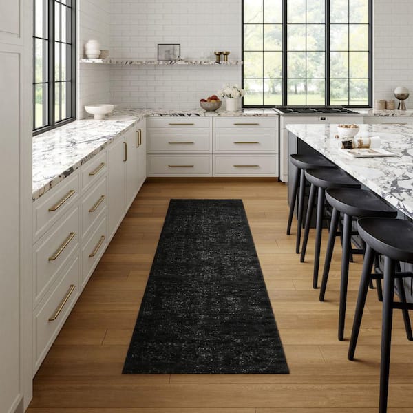 Ring Around The Rosette Black 2.6 ft. x 6 ft. Indoor Area Rug