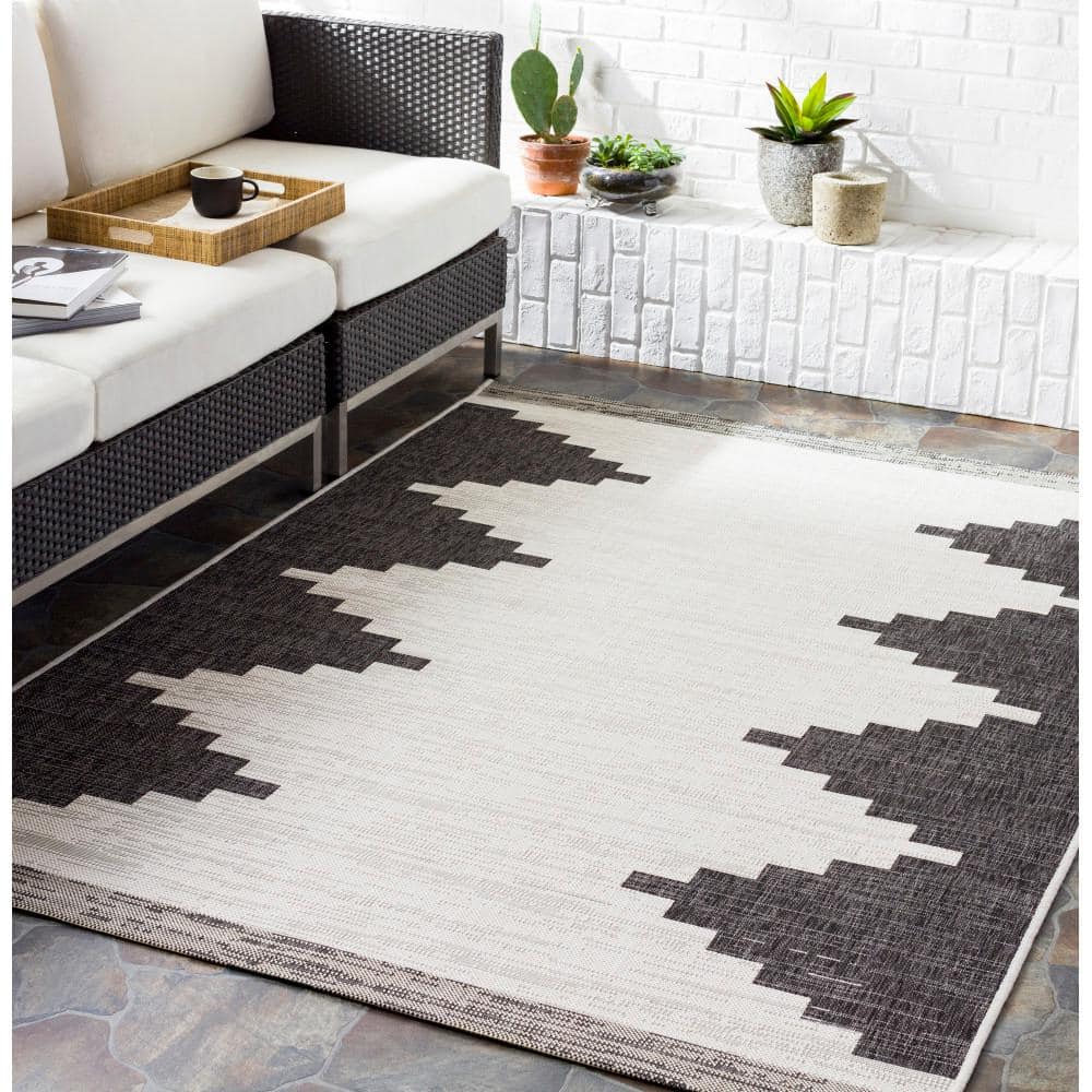 Eagean Round Black Synthetic Stain-Resistant Area Rug