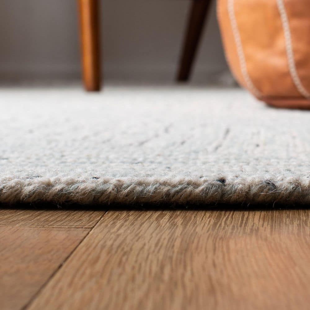Elegant Tufted Wool Square Rug in Soft Gray - 5' Handmade Comfort