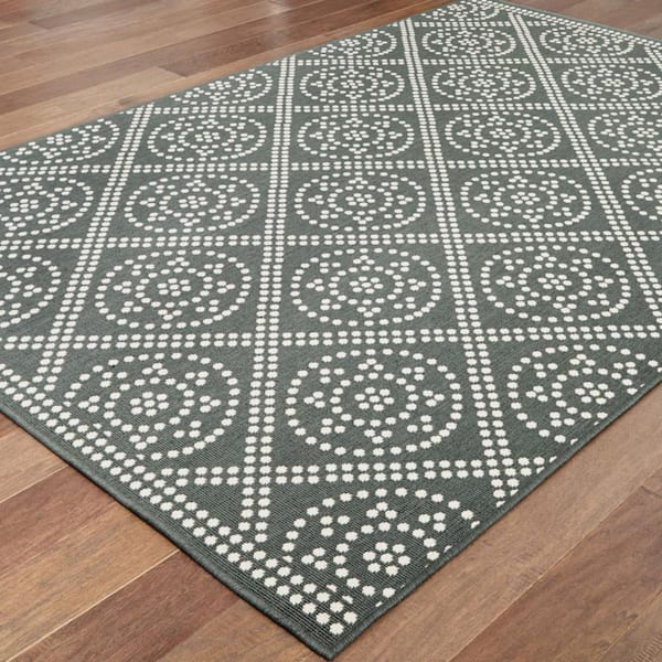 Gray, Ivory 4 ft. x 6 ft. Loomed Geometric Polypropylene Rectangle Indoor/Outdoor Area Rug