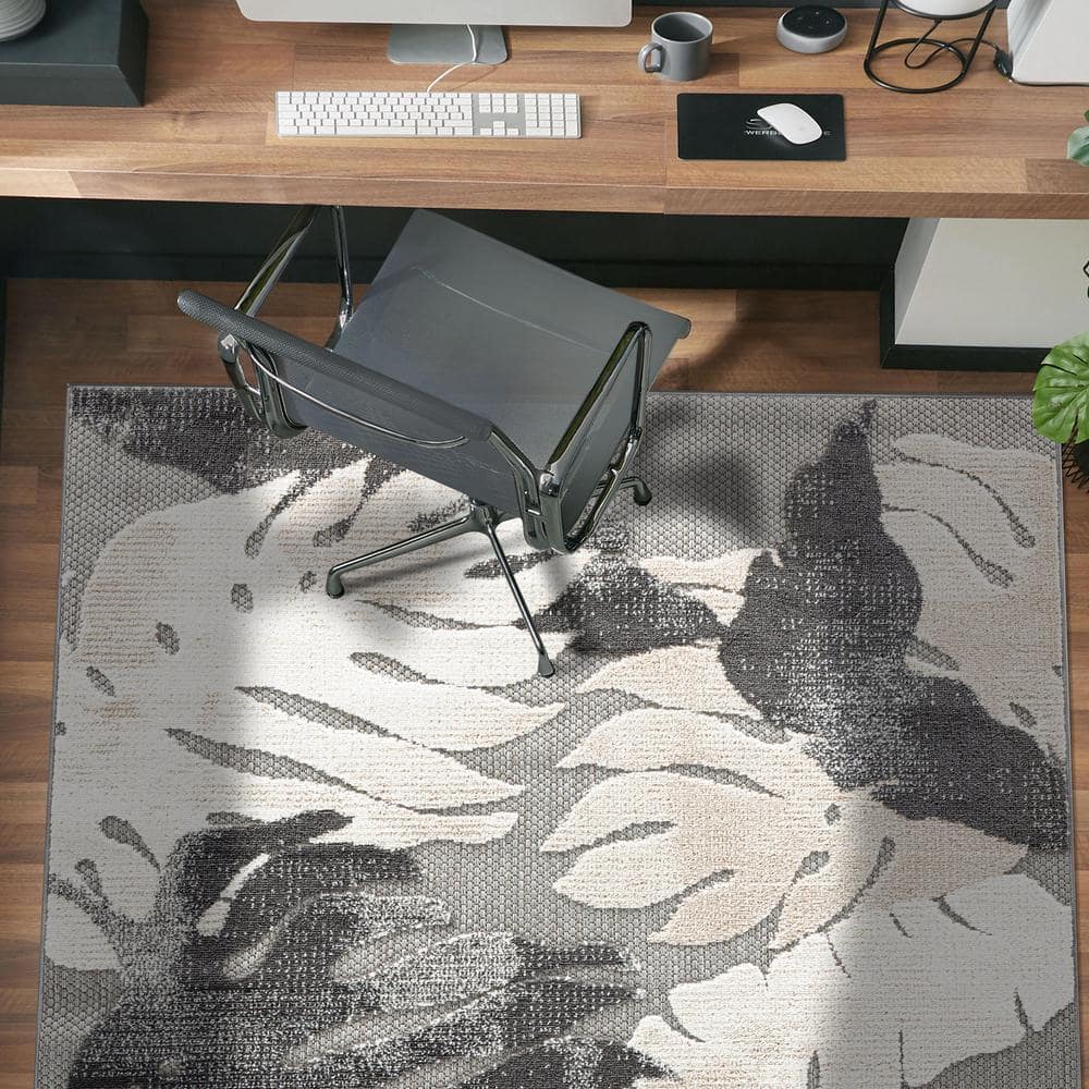 Gray Floral Synthetic 5' x 7' Easy Care Area Rug