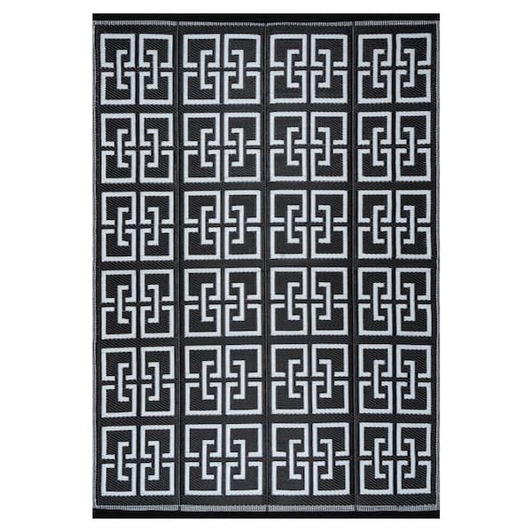 https://images.thdstatic.com/productImages/abe2d3cd-7ee7-44e8-8f08-ba91d01e736f/svn/black-white-beverly-rug-outdoor-rugs-hd-odr41345-5x8-64_600.jpg