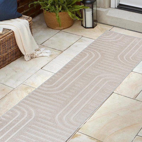 JONATHAN Y Anders High-Low MidCentury Modern Arch Stripe 2-Tone White/Cream 2 ft. x 8 ft. Indoor/Outdoor Runner Rug
