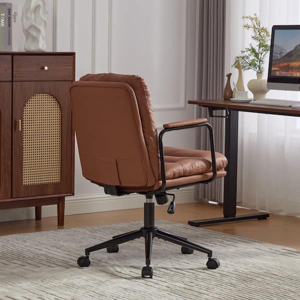 Leather Adjustable Height Swivel Office Chair in Brown, Reclining 40°, Wheels and Upholstered Arms