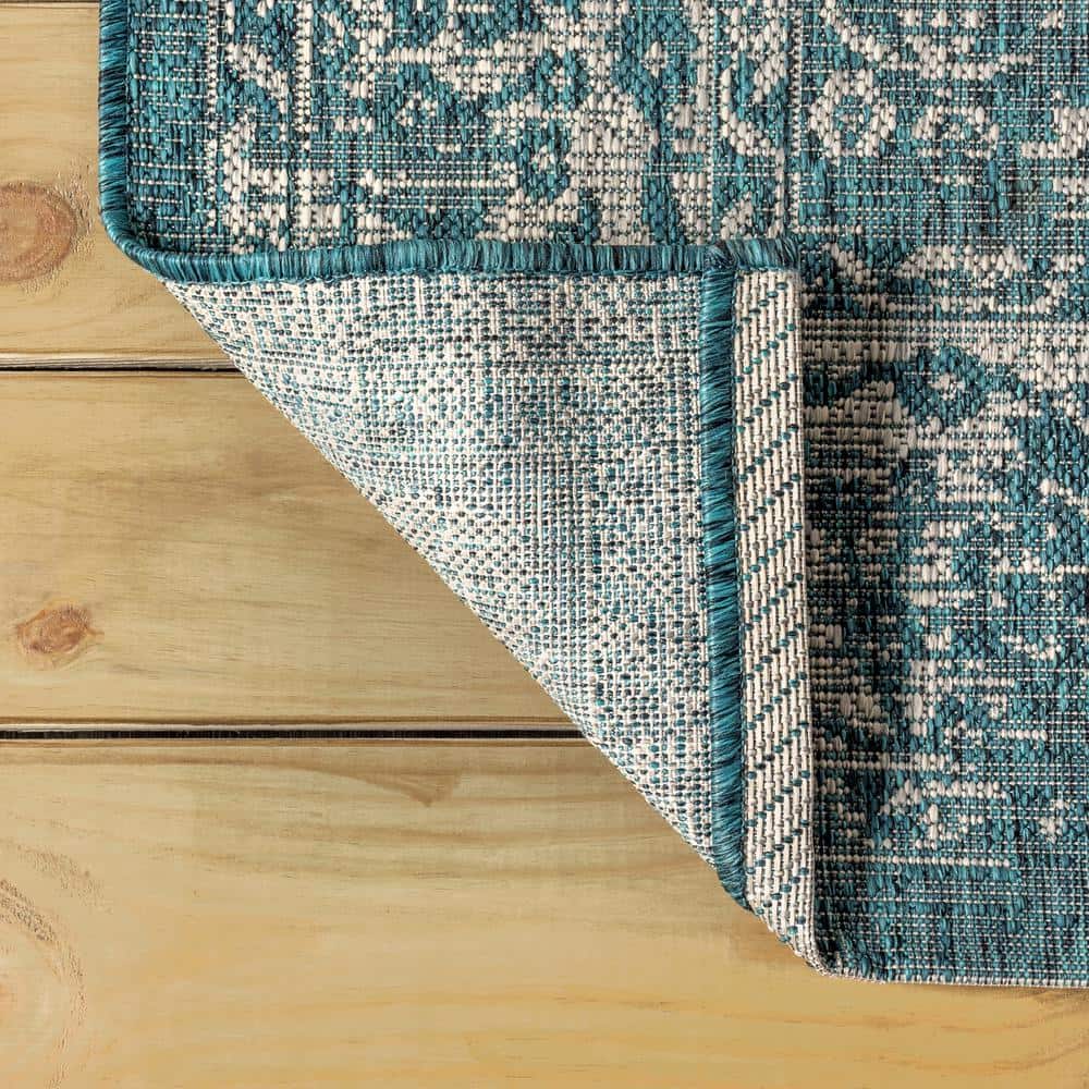 Bohemian Chic Gray Synthetic 4' x 6' Indoor/Outdoor Area Rug