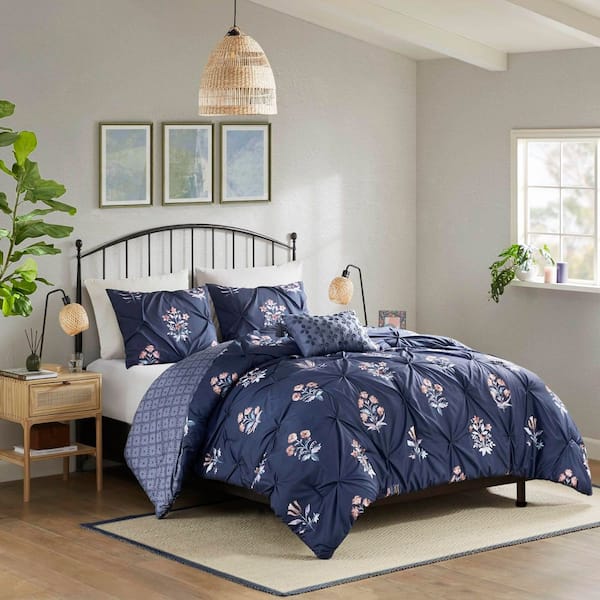 Peony 4-Piece Navy Polyester Full/Queen Pintuck Comforter Set with Throw Pillow