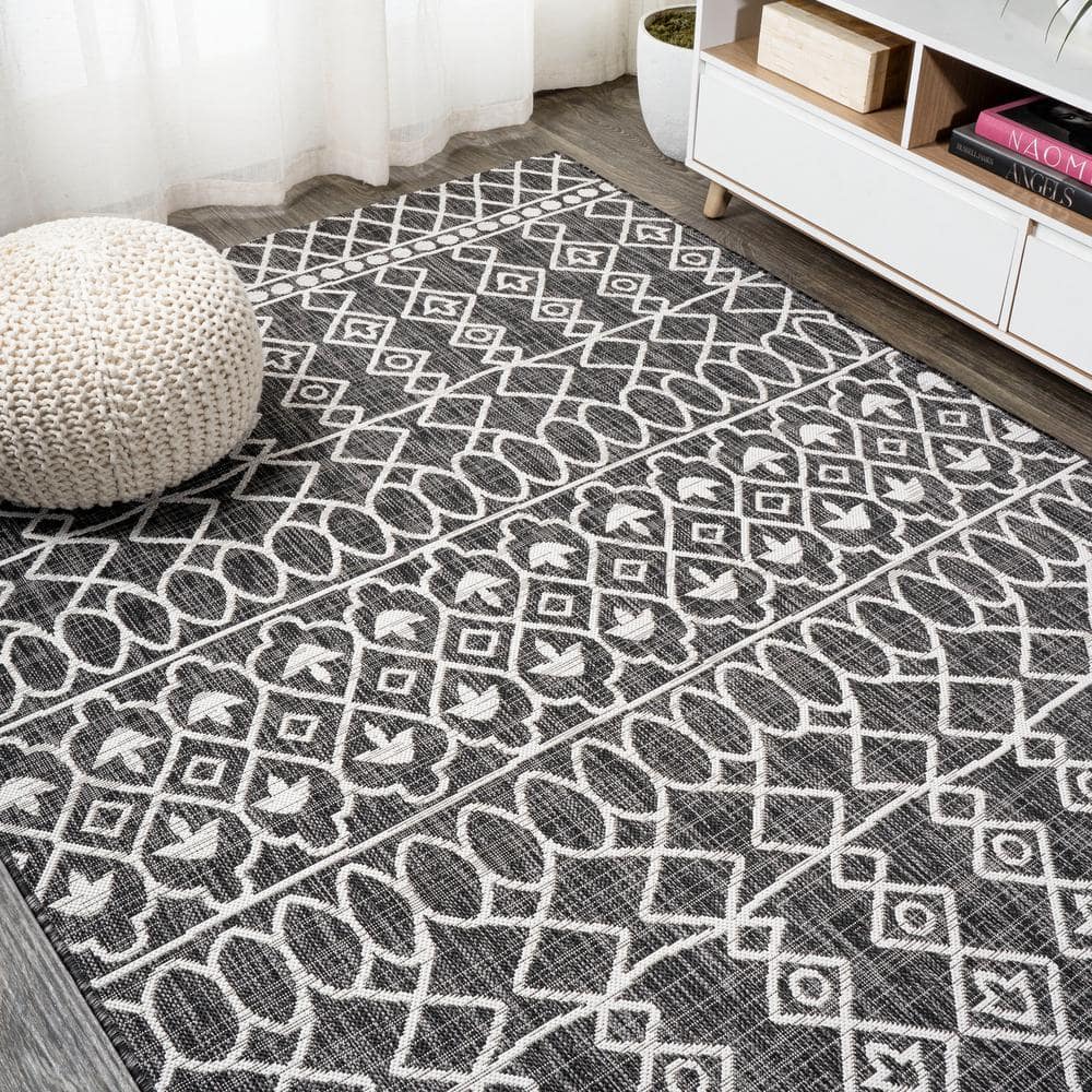 Handmade Rectangular Black/Ivory Diamond Synthetic Area Rug