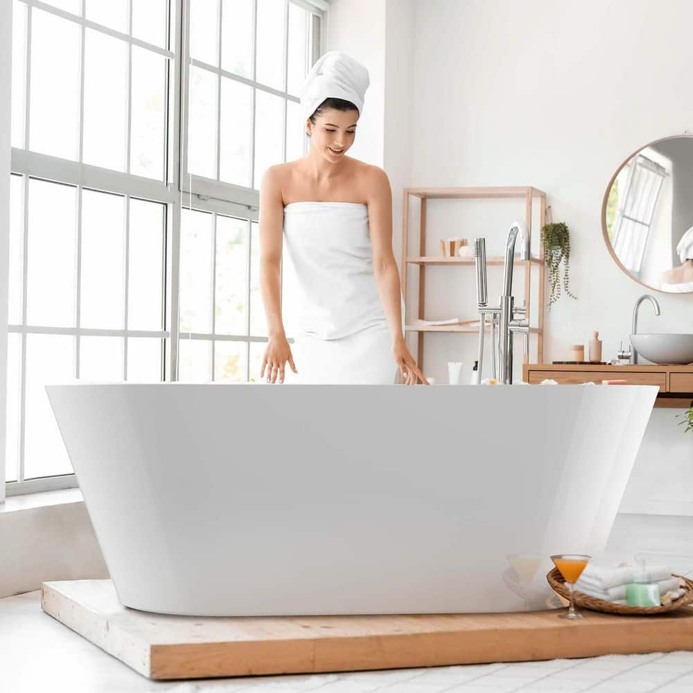 https://images.thdstatic.com/productImages/ac3d4d07-ed61-42ab-ad93-7883fb188b59/svn/white-flat-bottom-bathtubs-hd-gs324-59w-64_1000.jpg