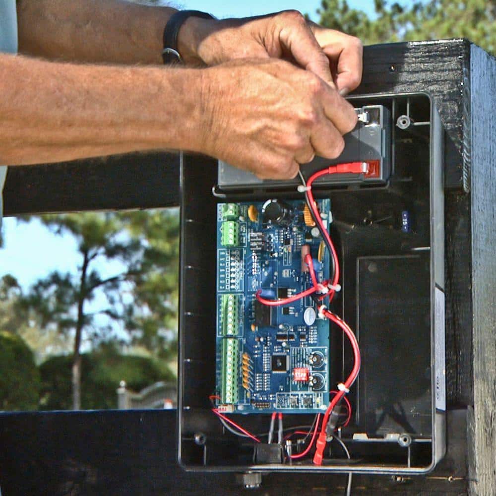 Mighty Mule 12V 7Ah Black Battery Backup